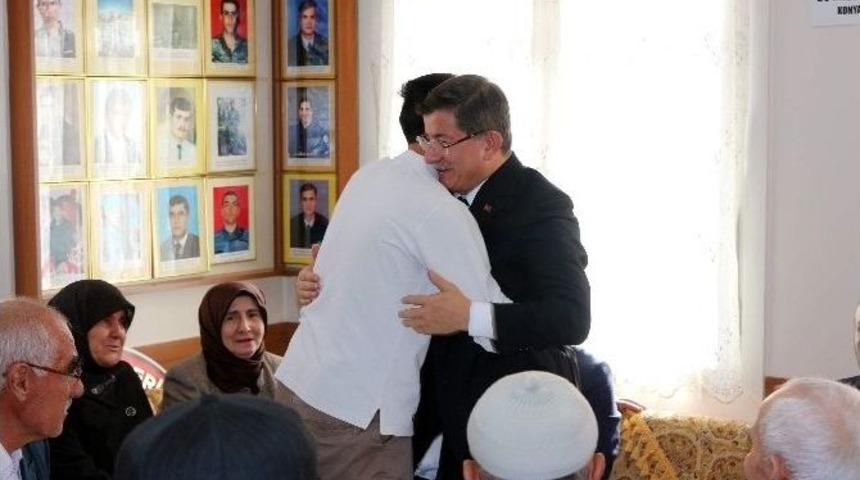 Davutoğlu&rsquo;ndan Şehit Ve Gazi Ailelerine Ziyaret