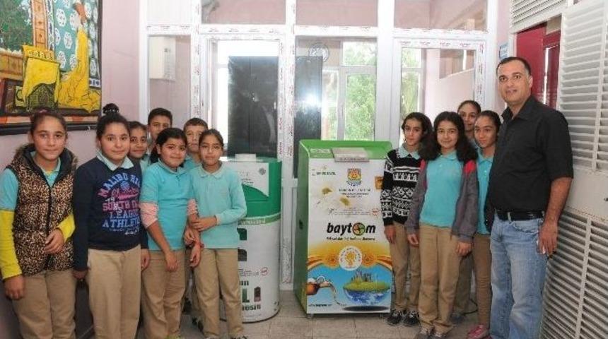 Tarsus&rsquo;ta Okullara Atık Yağ Ve Atık Pil Toplama Makineleri Dağıtıldı