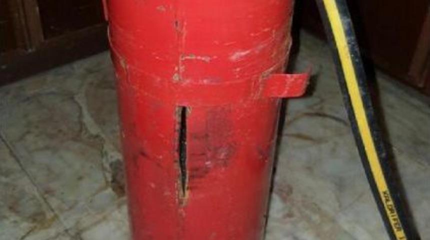 Yangın S&ouml;nd&uuml;rme T&uuml;p&uuml; Patladı Televizyon Par&ccedil;alandı