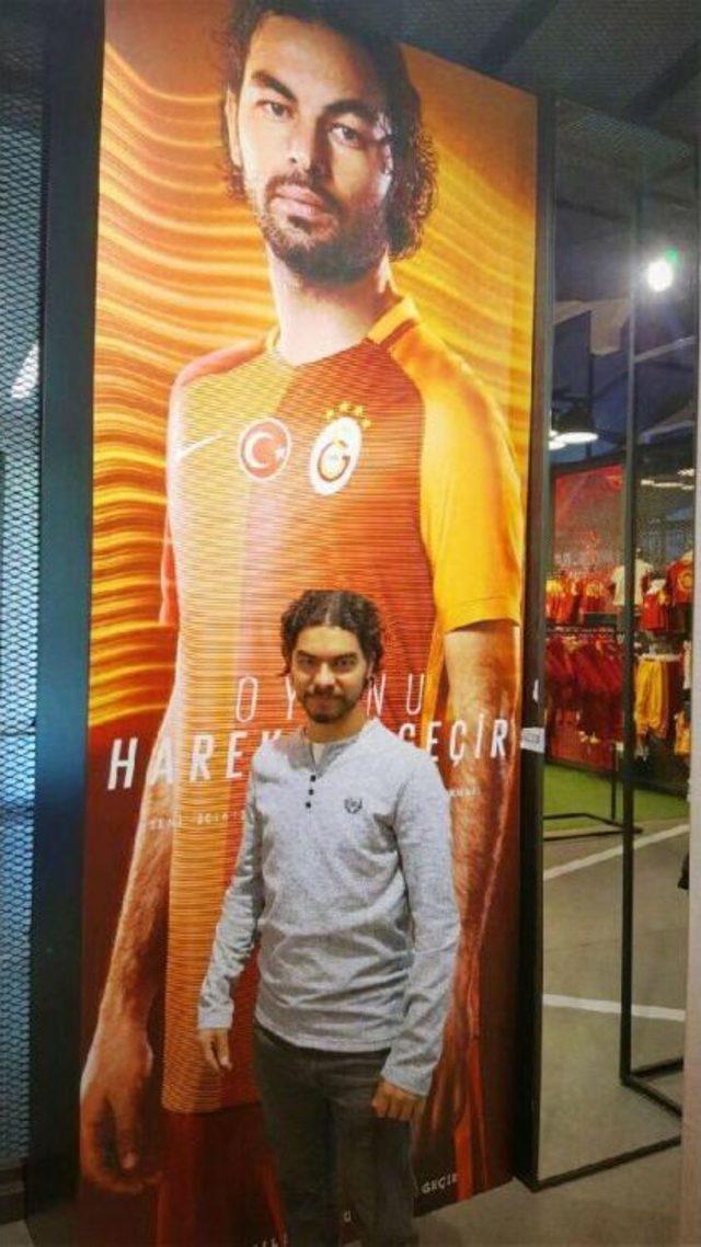 Eskişehirli Uğur, Benzeri Galatasaraylı Selçuk Ile Tanıştı