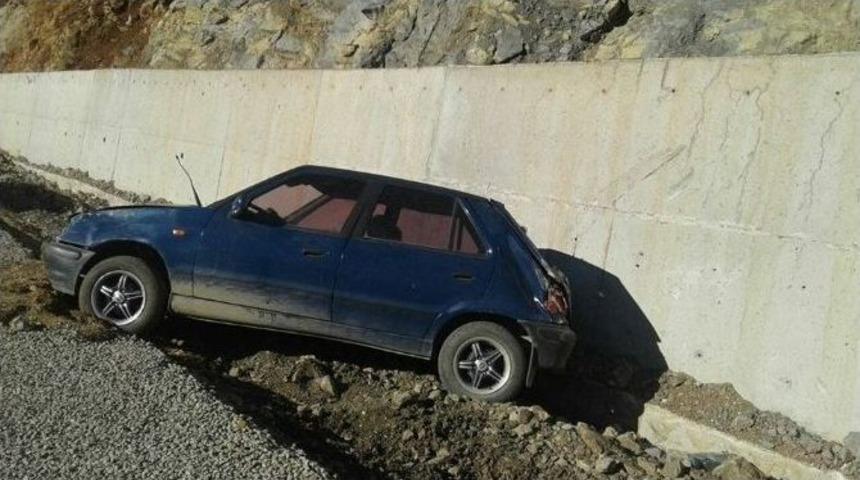 Fotoğraf &Ccedil;ekmeye Giderken Kaza Yaptı