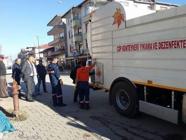 Çöp Bidonları Dezenfekte Edildi