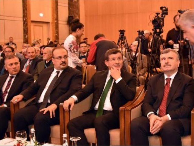 Davutoğlu, Şehit Ailelerini Ziyaret Etti