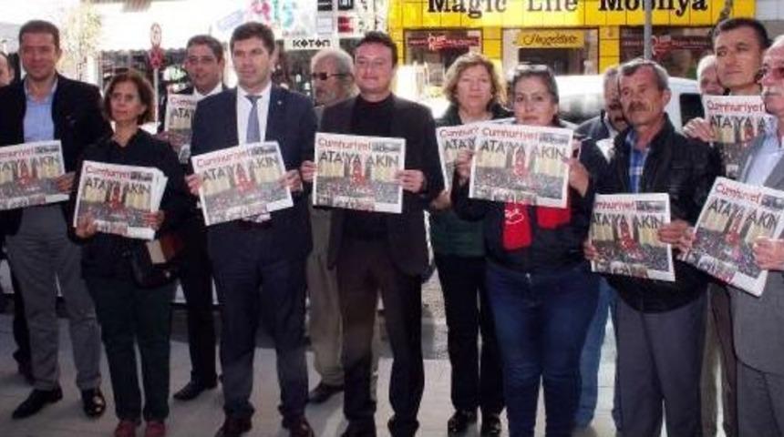 Chp'liler Burdur'da Cumhuriyet Gazetesi Dağıttı
