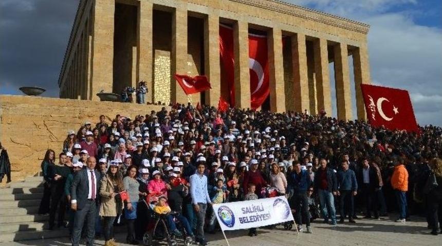 Salihlili Gen&ccedil;ler Anıtkabir&rsquo;e Gitti