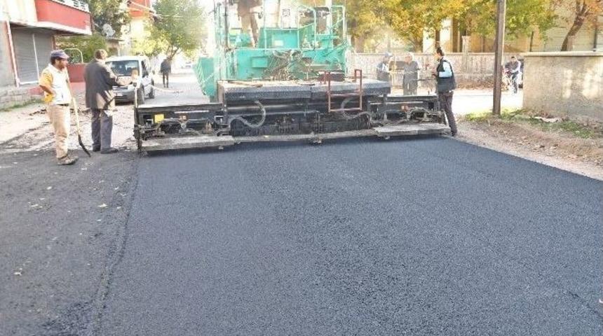 G&ouml;lbaşı İl&ccedil;esinde Asfalt &Ccedil;alışmaları Devam Ediyor
