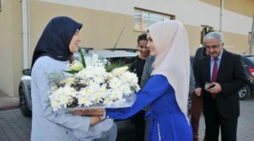 Beyhan Demirtaş, Sevgi Evleri&rsquo;nde Kız &Ccedil;ocuklarıyla Bir Araya Geldi