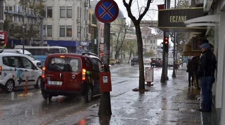 Bandırma&rsquo;da Yağmur Hayatı Olumsuz Etkiledi