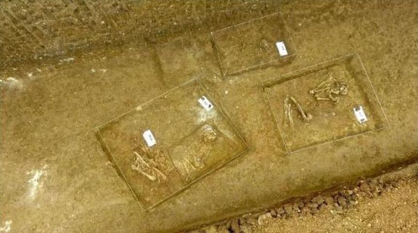 Kastamonu'da 24 Kişi G&ouml;m&uuml;l&uuml; 3500 Yıllık Anıt Mezar Bulundu