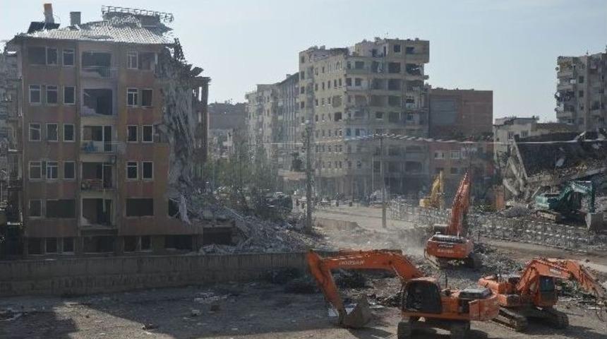 Ter&ouml;r Saldırısında Hasar G&ouml;ren Binalar Yıkılıyor