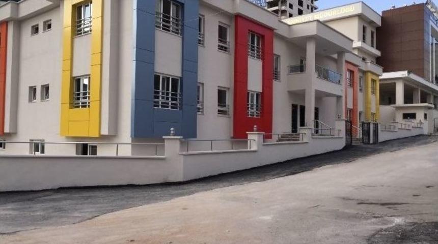 B&uuml;y&uuml;kşehir&rsquo;in Eğitim Desteği S&uuml;r&uuml;yor