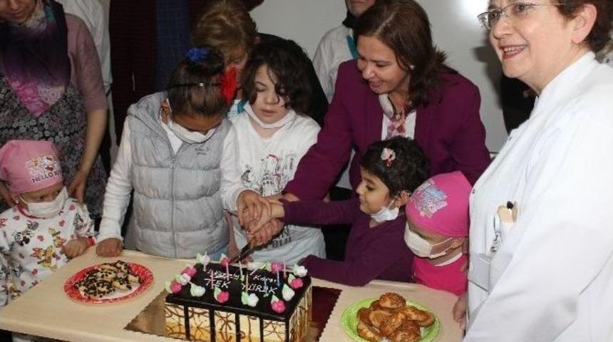 L&ouml;semili &Ccedil;ocuklar Hastanede Moral Depoladı