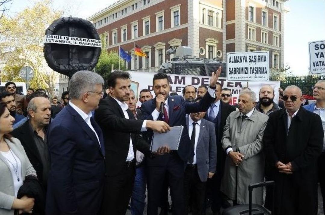 Alman Konsolosluğuna Siyah &Ccedil;elenk