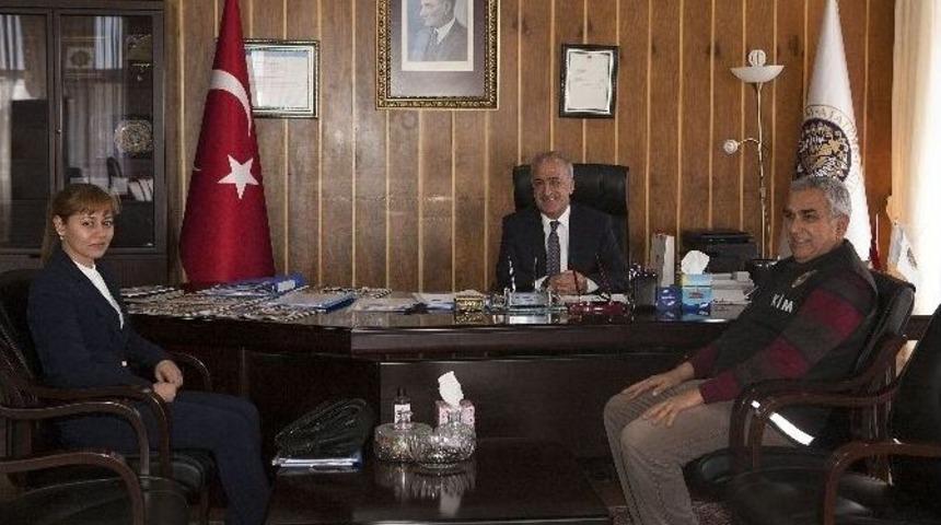 Rekt&ouml;r &Ccedil;omaklı&rsquo;ya Tebrik Ziyaretleri S&uuml;r&uuml;yor