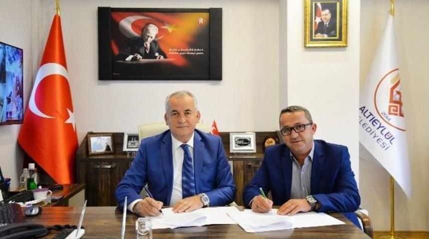 İhtiya&ccedil; Sahipleri Giysi Konteynırlarından Giyinecek