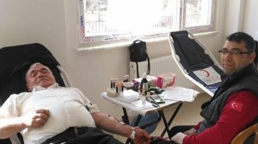 26 Kere Kan Bağışı Yapan Azaya Takdir Belgesi