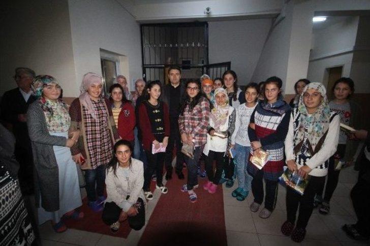 Vali Işın Öğrencilerle Yemek Yedi G1