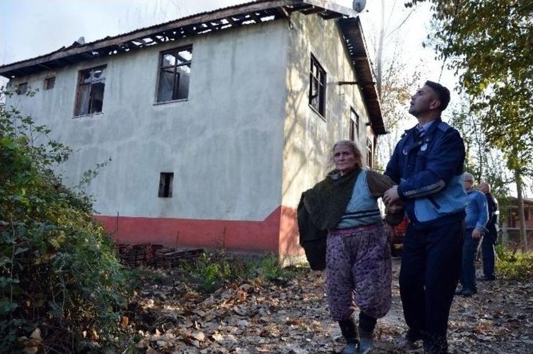 70 Yaşındaki Kadının Evi K&uuml;l Oldu