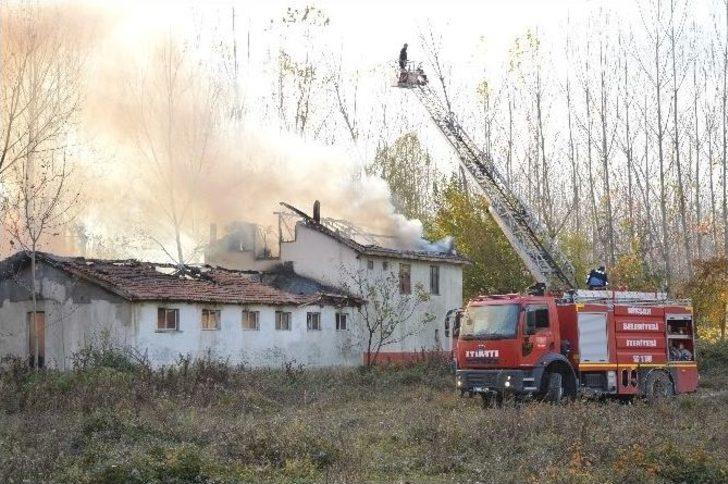 70 Yaşındaki Kadının Evi Kül Oldu G4