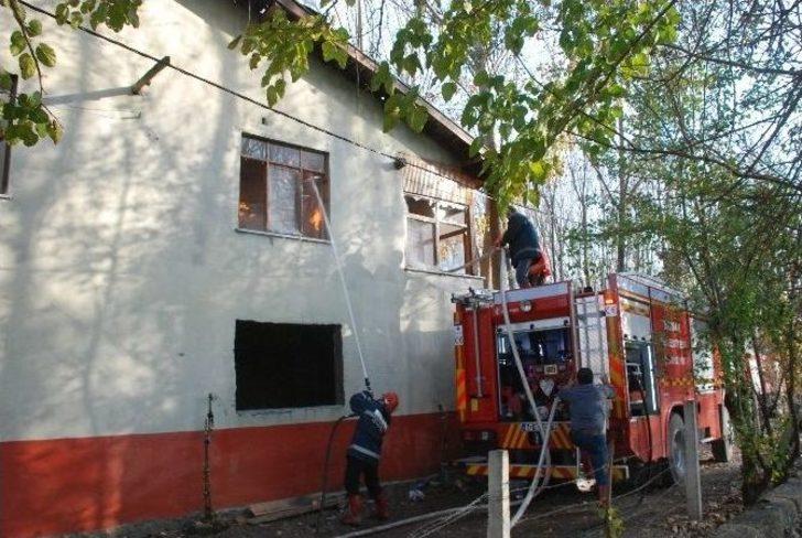 70 Yaşındaki Kadının Evi Kül Oldu G5