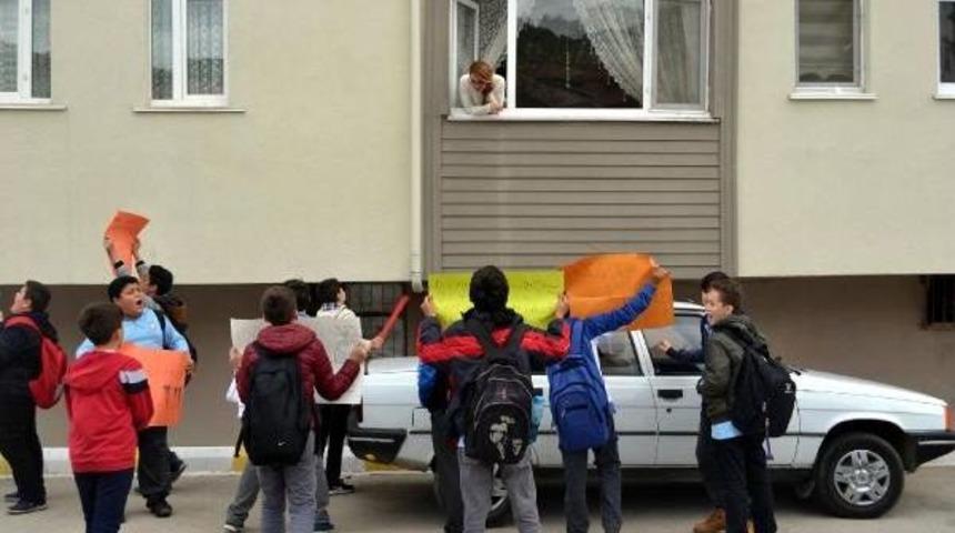 &Ouml;ğrencilerden &Ouml;ğretmeni Duygulandıran Eylem