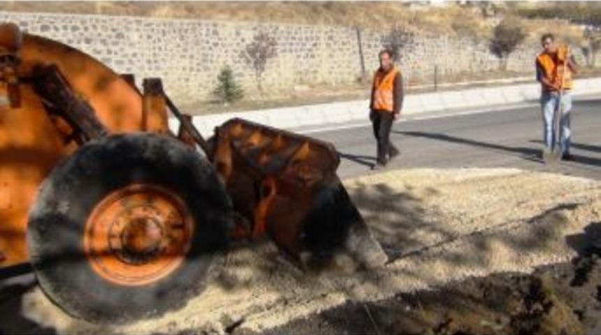 Erciş&rsquo;te Patlayıcının Tahrip Ettiği Karayolu Onarıldı