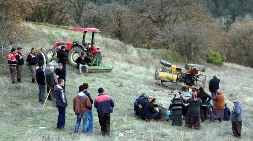 Trakt&ouml;r Altında Kalan S&uuml;r&uuml;c&uuml; &Ouml;ld&uuml;, Yakınları G&ouml;zyaşı D&ouml;kt&uuml;