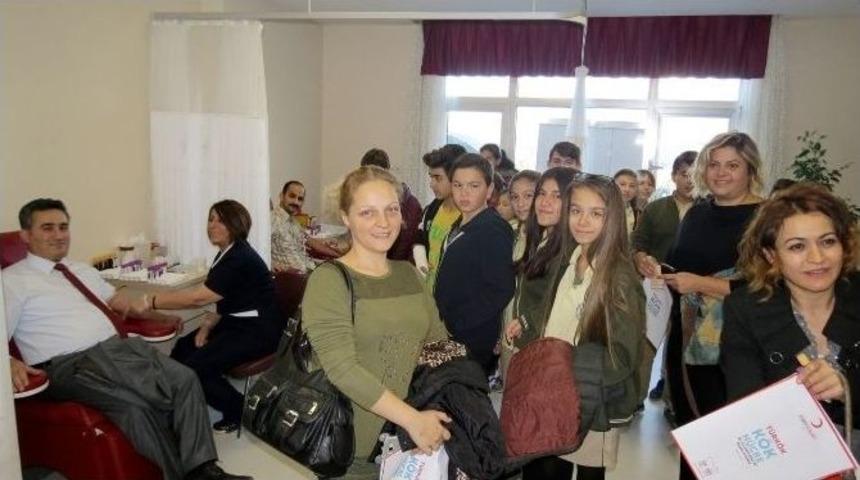 Öğretmen Ve Öğrenciler Kök Hücre Bağışladı