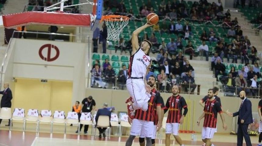 Nesine.com Eskişehir Basket, Pertevniyal Gen&ccedil;lik&rsquo;e Konuk Oluyor