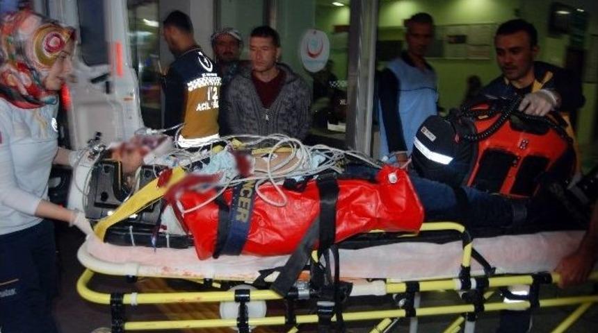 Şanlıurfa&rsquo;da Otomobil Dereye U&ccedil;tu: 1&rsquo;i Ağır 3 Yaralı