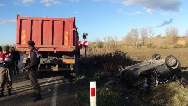 Tekirdağ'da Kamyonla, Otomobil Çarpıştı: 2 Ölü