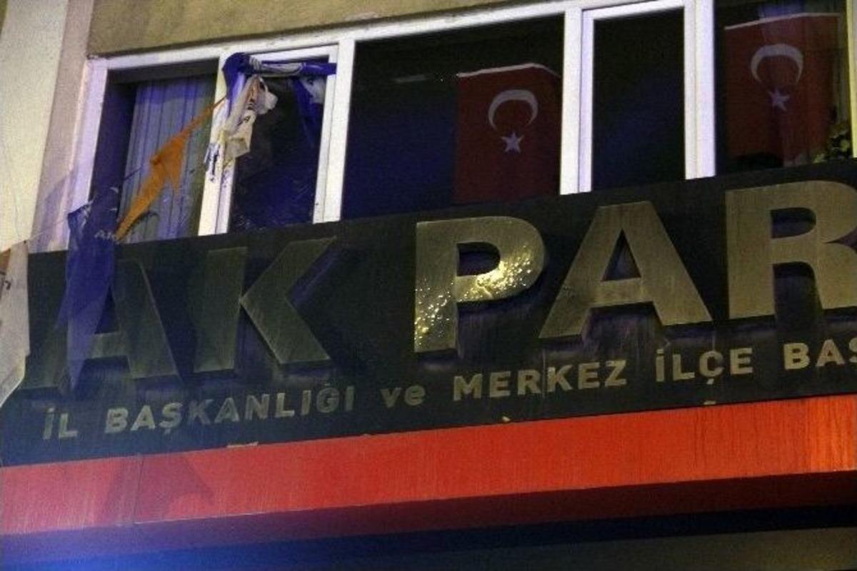 Ak Parti Binasının &Ouml;n&uuml;nde 7 El Ateş Etti