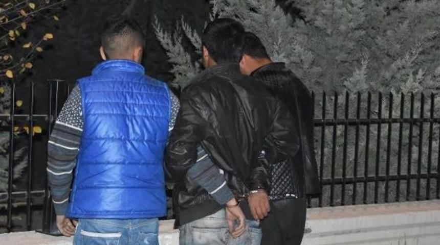 Hırsızlık Ş&uuml;phelileri Kovalamaca Sonucu Yakalandı