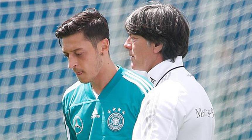  Joachim L&ouml;w'den Mesut &Ouml;zil a&ccedil;ıklaması