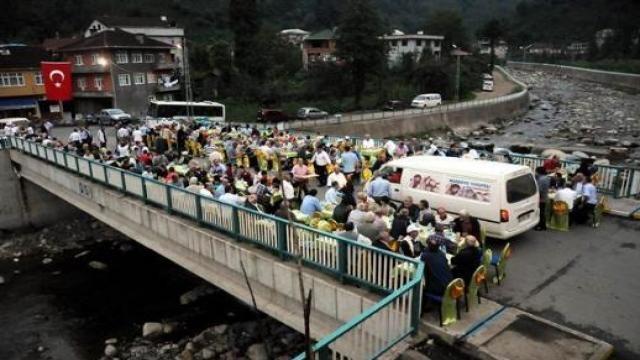 Albayrak tan k&ouml;pr&uuml;de iftar 5