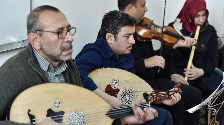 Mamak&rsquo;ta Haftanın Altı G&uuml;n&uuml; T&uuml;rk Sanat M&uuml;ziği Eğitimi