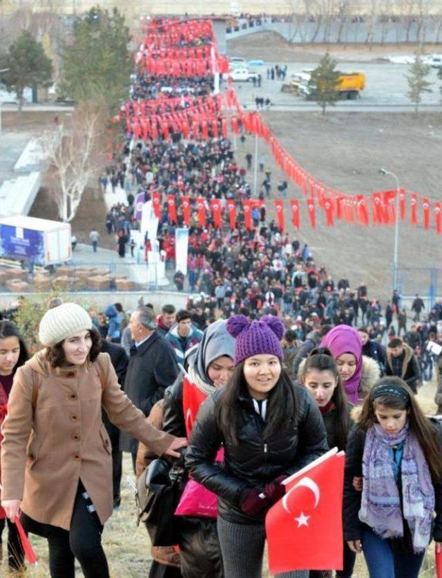 20 Bin Erzurumlu, 139 Yıl Önce Atalarının Yaptığı Gibi Aziziye Tabyaları na Yürüdü 1