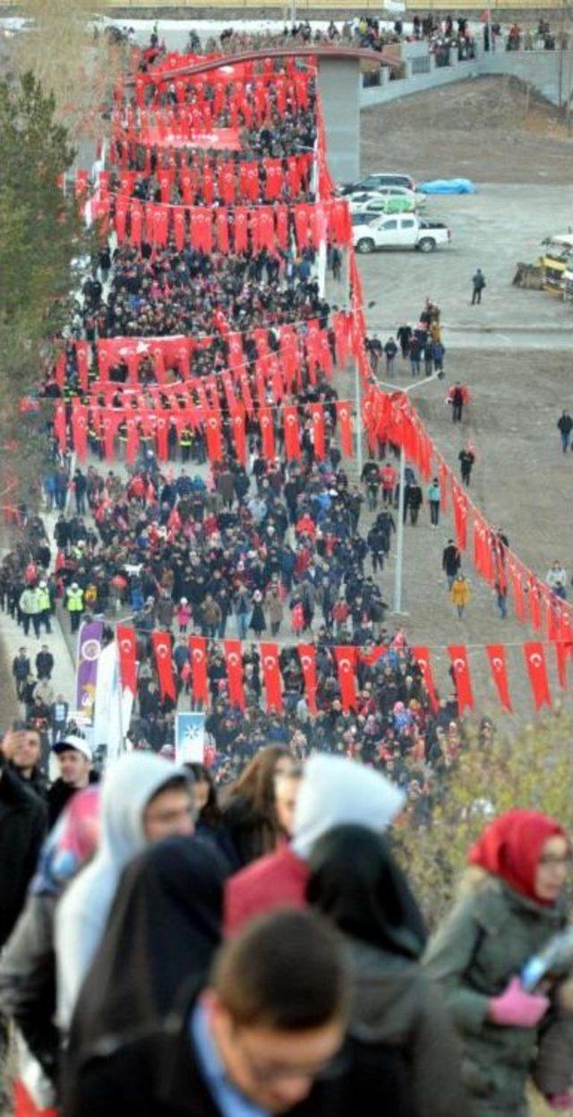 20 Bin Erzurumlu, 139 Yıl Önce Atalarının Yaptığı Gibi Aziziye Tabyaları na Yürüdü 2
