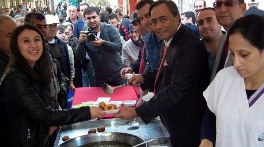 Aydınlı Bakkallar Vatandaşa Lokma Dağıttı