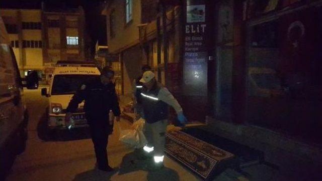 Erkek Arkadaşı Ile Kaldığı Odada Başından Vurulmuş Olarak Bulundu 1