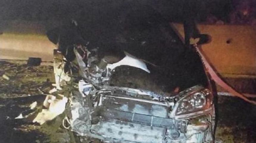 Kaş'ta Iki Otomobil Kafa Kafaya &Ccedil;arpıştı: 1 &Ouml;l&uuml;, 2 Yaralı