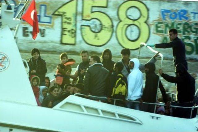 Tekne Satın Alan M&uuml;lteciler Amacına Ulaşamadı, 50 Kişi Yakalandı-Yeniden 3