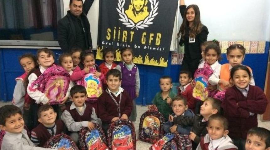 Taraftar Grubu, &Ouml;ğrencilerin Y&uuml;zlerini G&uuml;ld&uuml;rd&uuml;