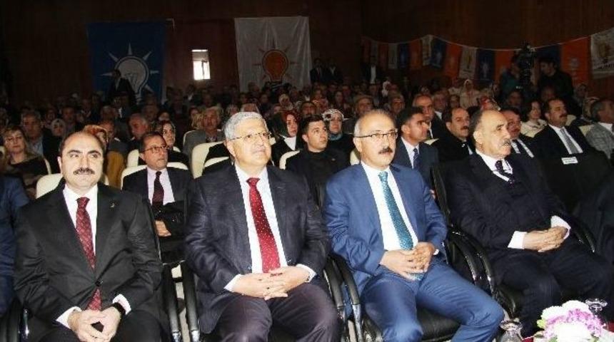 Ak Parti Genel Başkan Yardımcısı Vedat Demir&ouml;z;