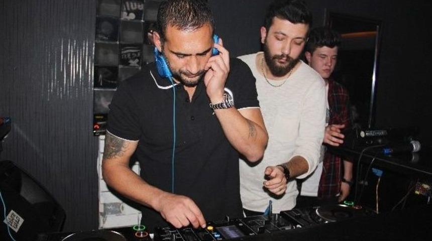 Yeşil Sahalardan, Dj Kabinine