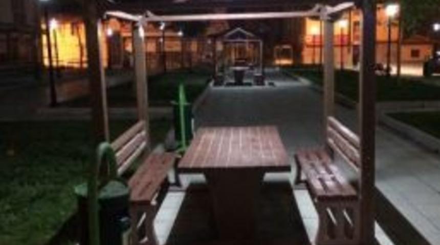 Ereğli&rsquo;de Duraklar Ve Kamelyalar G&uuml;neş Enerjisiyle Aydınlatılıyor