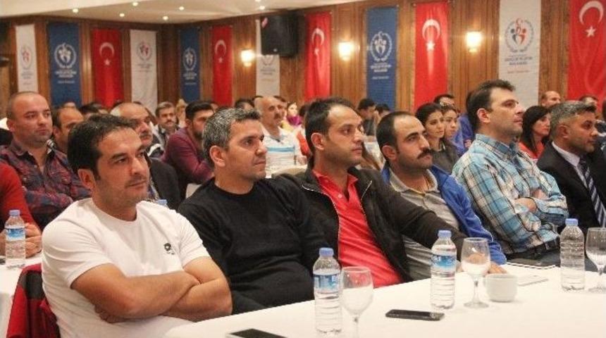 &Uuml;nl&uuml; Sporcular, &lsquo;bağımlılıkla M&uuml;cadele&rsquo; Eğitiminde Konuştu