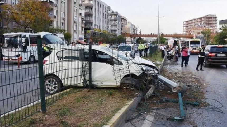 Ehliyetsiz S&uuml;r&uuml;c&uuml; Trafiği Savaş Alanına &Ccedil;evirdi