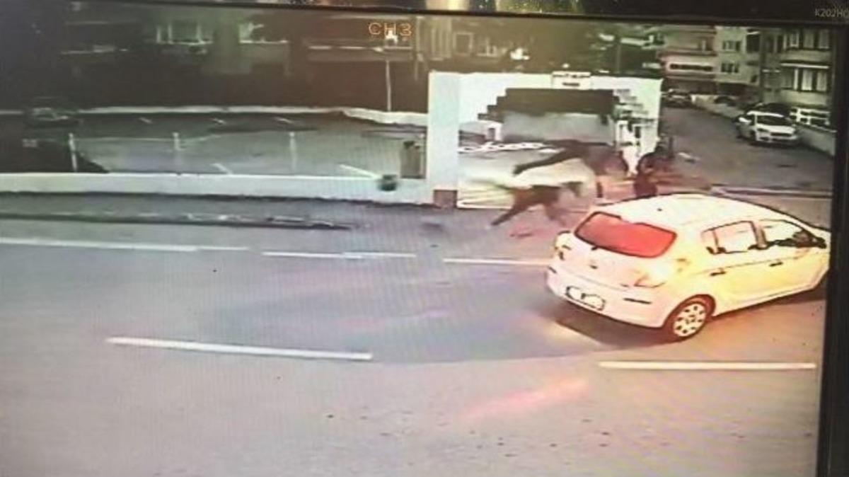 Bursa&rsquo;da Korkun&ccedil; Kaza Kamerada...metrelerce Havaya Fırladılar