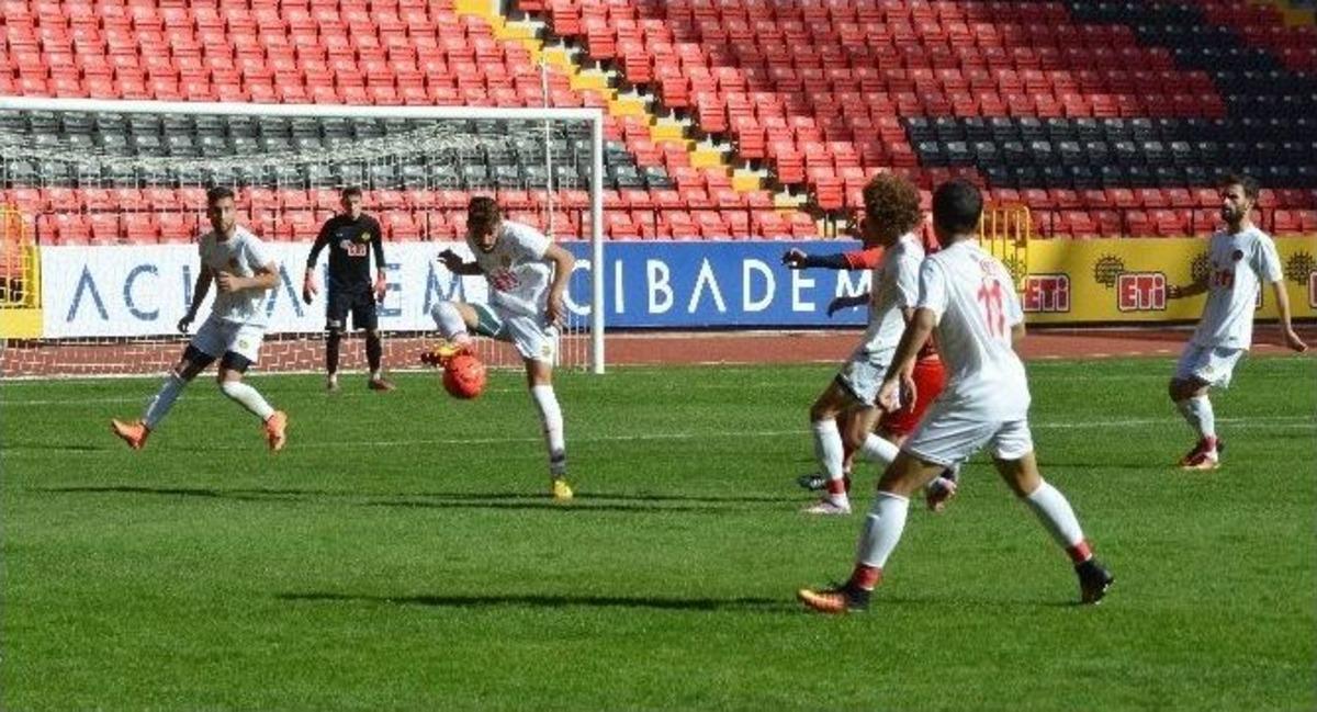Eskişehirspor Yeni Evinde İlk Ma&ccedil;ını Yaptı